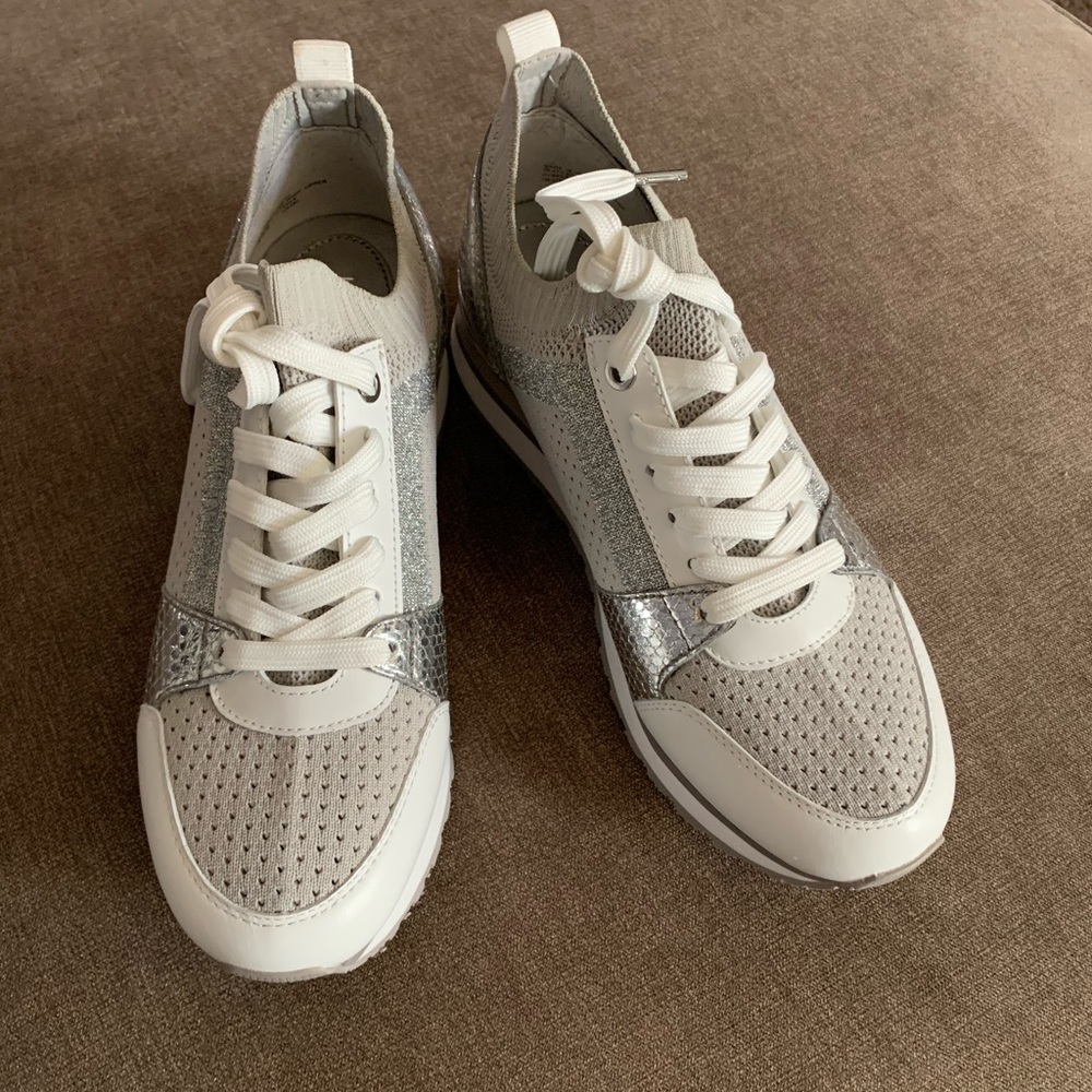 NWOT- Michael Kors Billie Knit Trainers